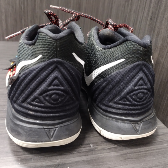 Nike Kyrie Friends Edition Sneakers, Size 7Y - Picture 3 of 9